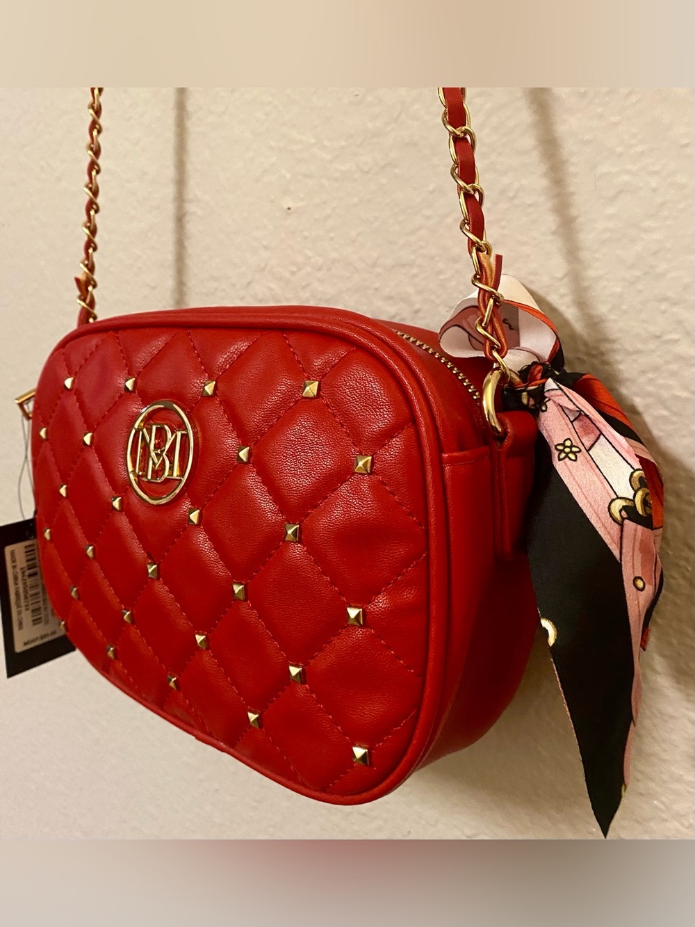 Badgley Mischka Red Diamond Quilted Chain Camera Bag - NWT! - Picture 5 of 9